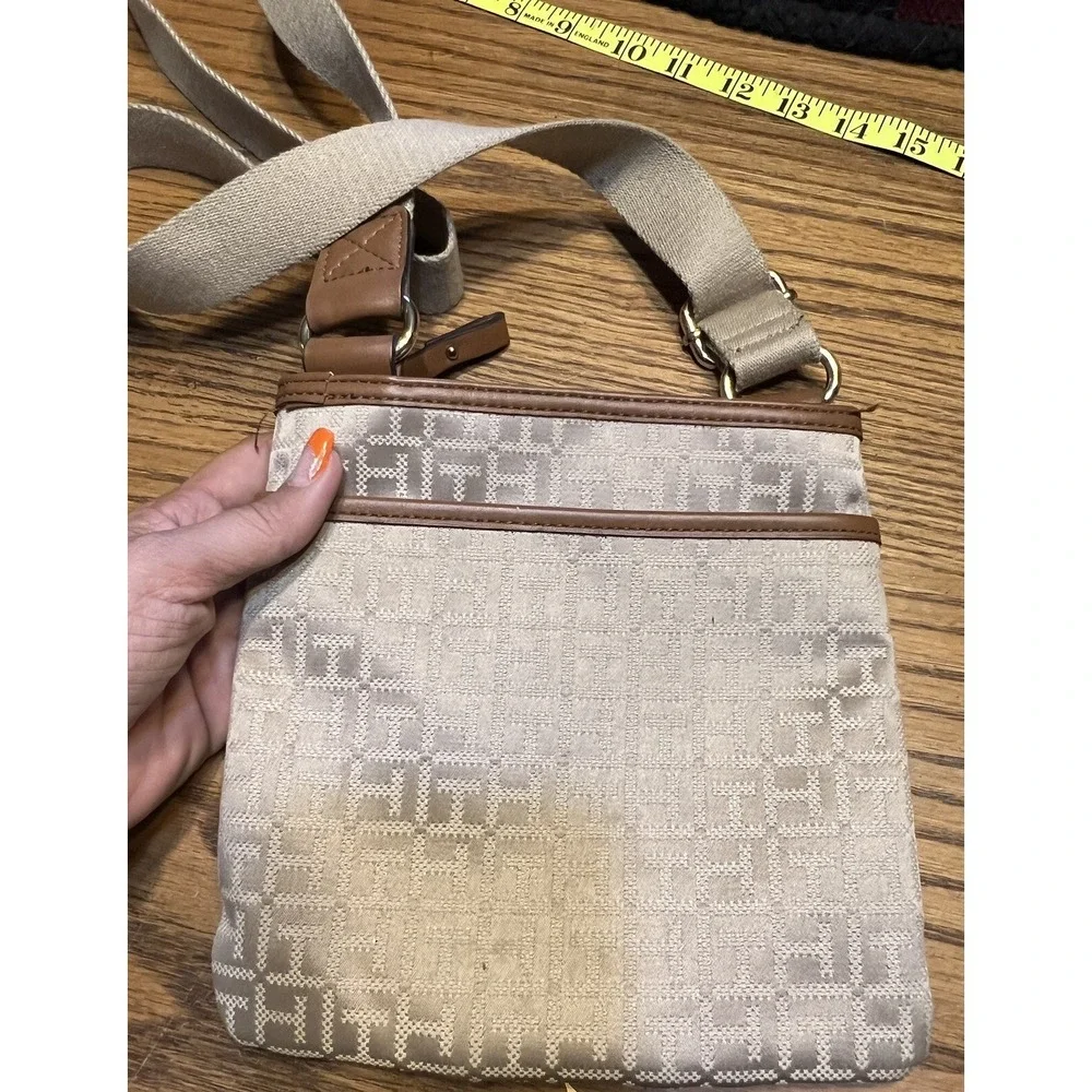 TOMMY HILFIGER CROSSBODY PURSE/BAG EUC‎